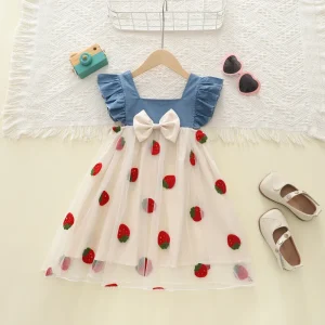 Vestido Infantil de Verão com Bordado de Morangos e Laço – Jeans e Tule Patchwork Princesa